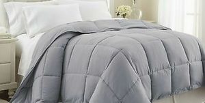Comforter size twin/ twin XL